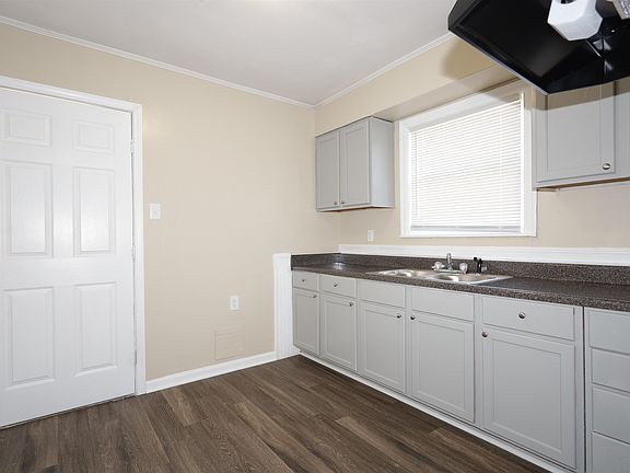 5th image of 93 E Fernwood Ave