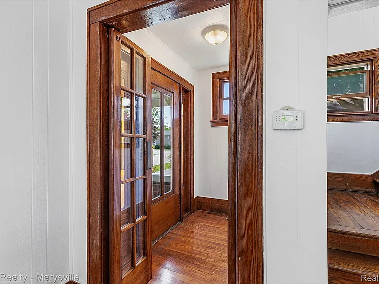 504 Clinton Ave — Photo 4