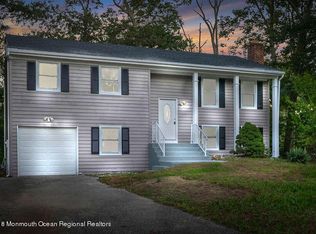 8 Asheville St, Toms River, NJ 08753