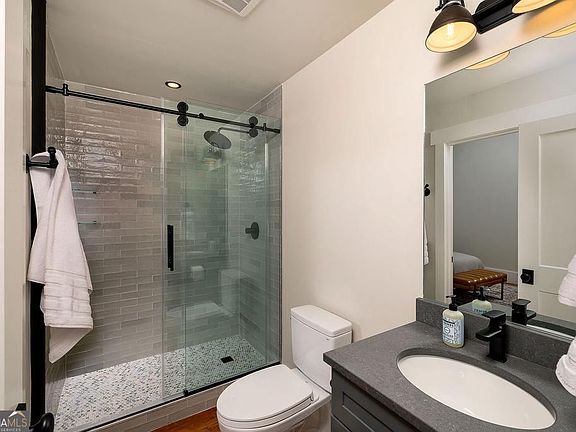 4th image of 200F Barrett St #322