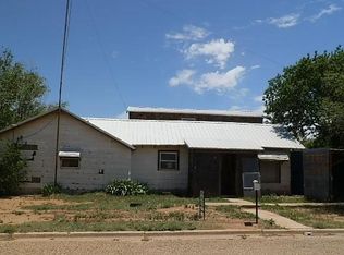 132 N Farmer St, Crosbyton, TX 79322