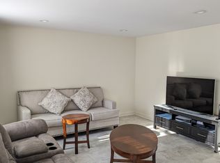 3322 W Catalpa Ave #1, Chicago, IL 60625