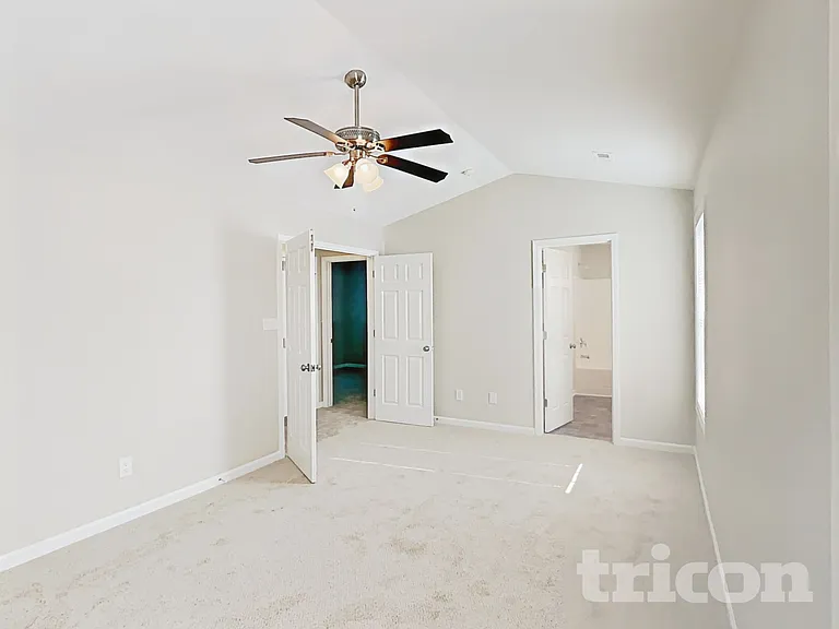 4504 Valendra Dr — Photo 8