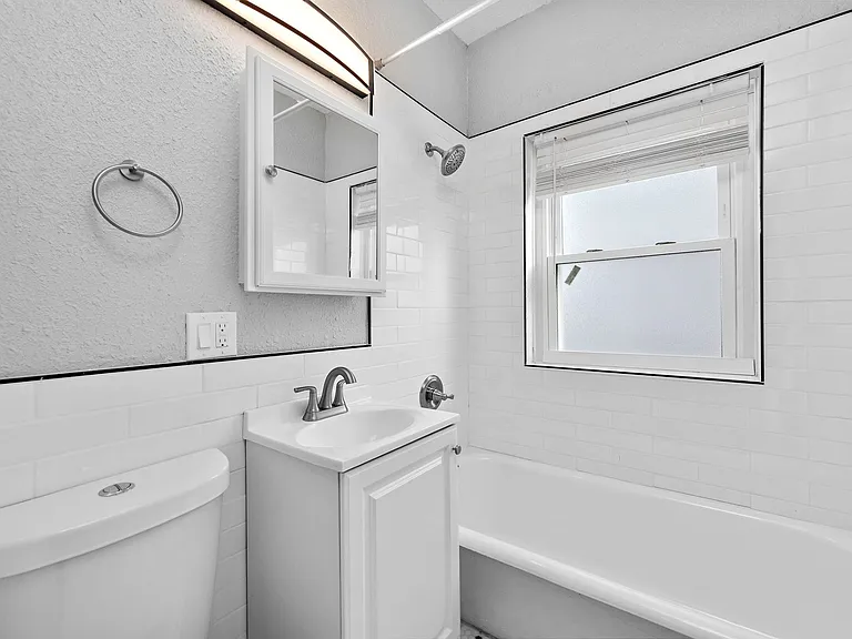 901 E Linwood Blvd — Photo 56