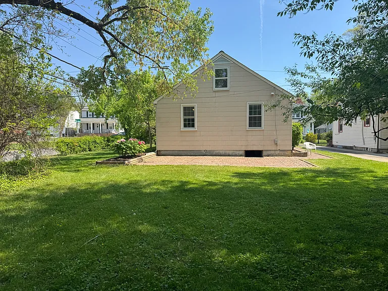 533 Morris Ave — Photo 24