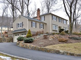 18 Red Barn Ln, Randolph, NJ 07869