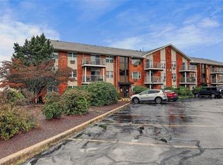 37 Bullocks Point Ave APT 3C, Riverside, RI 02915