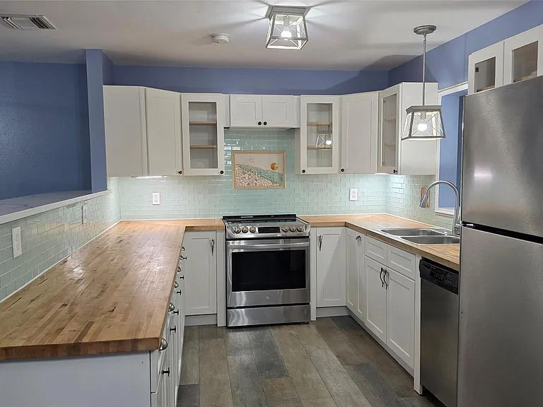 426 Tulip Dr — Photo 4