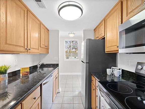 2nd image of 1700 N Elm St APT J2