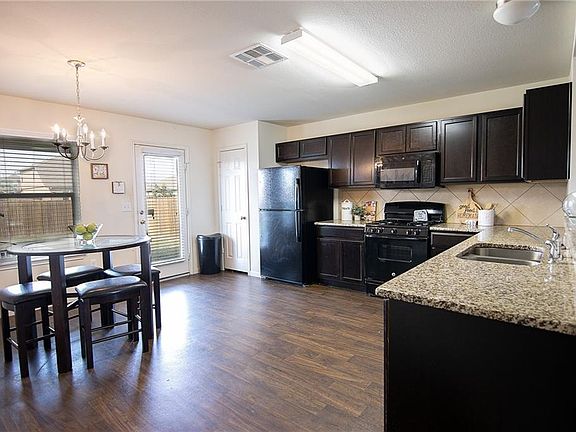 5th image of 323 Foxglove Dr