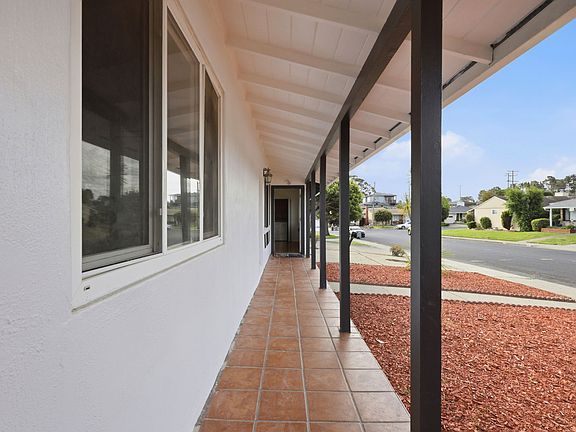 5th image of 326 Serra Dr