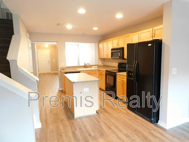 2 bed, 2.5 bath, 1252 sqft, $1,995 — Photo 4