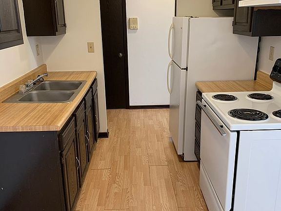 4th image of 601 7th St S #831