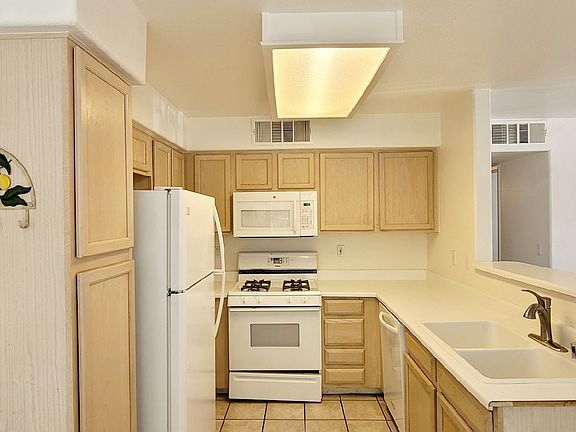 4th image of 3058 Casey Dr Unit 202