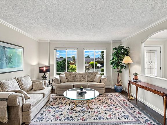 3rd image of 575 Panorama Pl