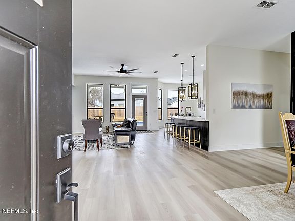 3rd image of 12281 COUNTRY COVE Court