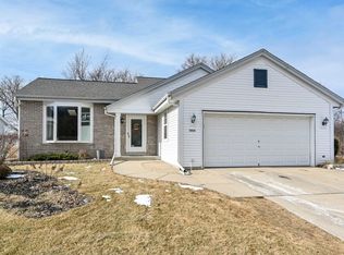 1816 Wexford Ln, Waukesha, WI 53186