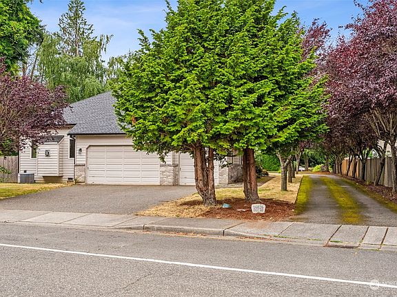 3rd image of 16830 Spruce Way