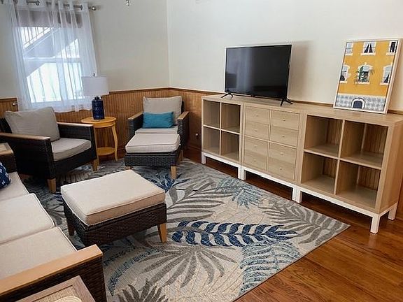 2nd image of 2807 Clinton St S #2807