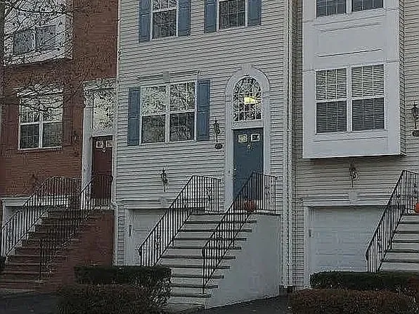 215 Stratford Dr, Nutley, NJ 07110