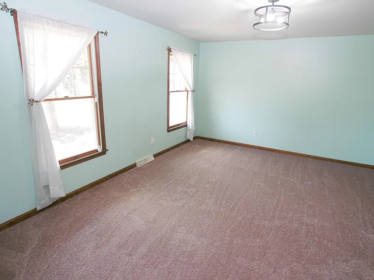 98 Thorndale Cir — Photo 23