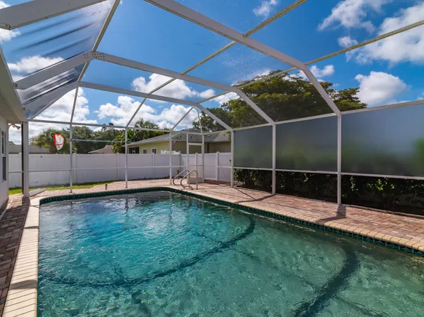 2130 Pinehurst St, Sarasota, FL 34231