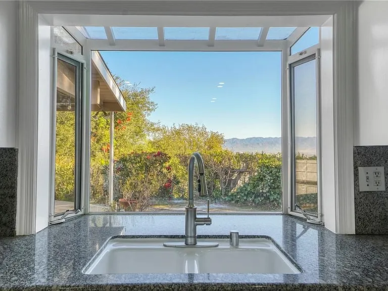 16922 Oak View Dr — Photo 9