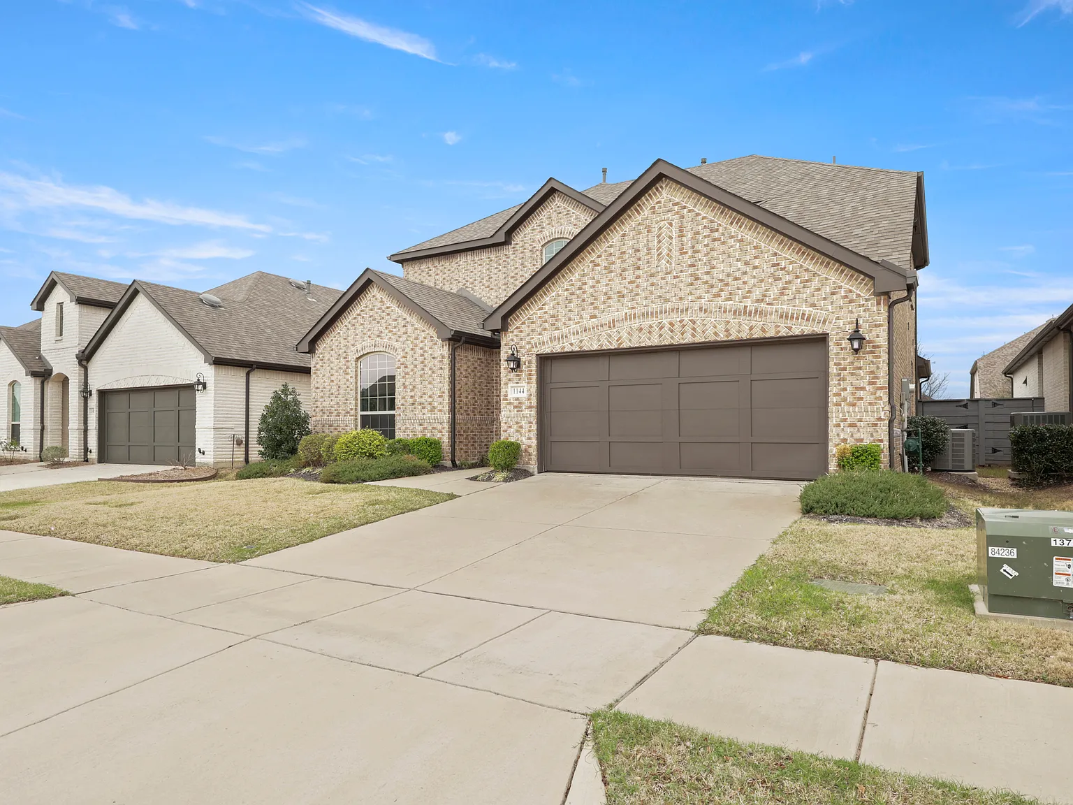4 bed, 2500 sqft, $2,890 — Photo 2