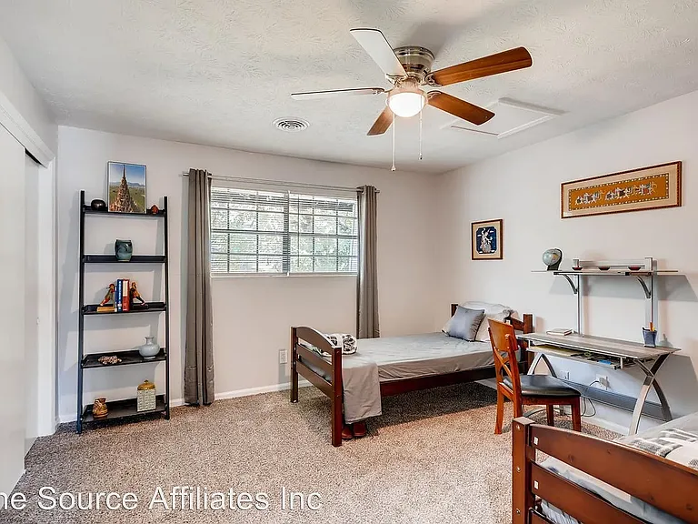 625 Coleman St — Photo 10