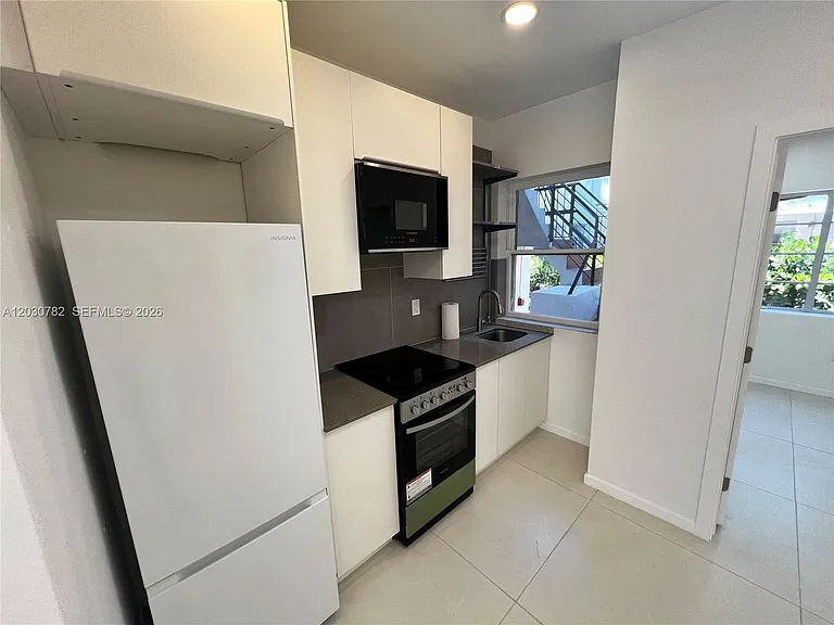 603 7th St #9 — Photo 8