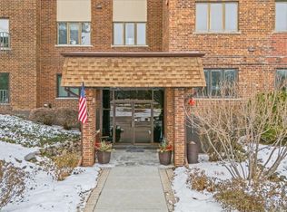 453 Raintree Dr Unit 1H, Glen Ellyn, IL 60137