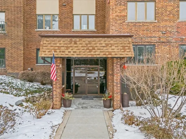 453 Raintree Dr Unit 1H, Glen Ellyn, IL 60137