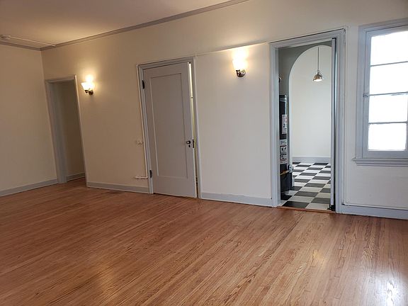 5th image of 1125 N New Hampshire Ave APT 4