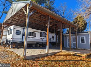 16 Poison Oaks, Falling Waters, WV 25419