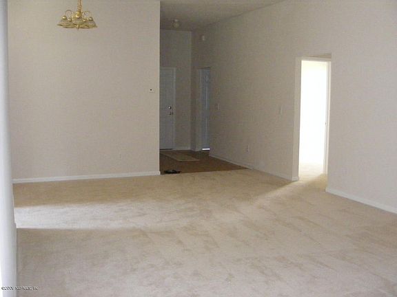 2nd image of 408 S Aberdeenshire Dr