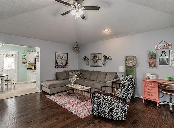 2nd image of 3924 Missouri St