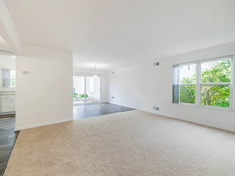 Whethersfield Apartments — Photo 31
