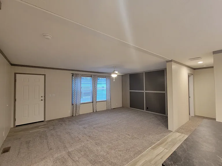 Colonial Manor — Photo 31