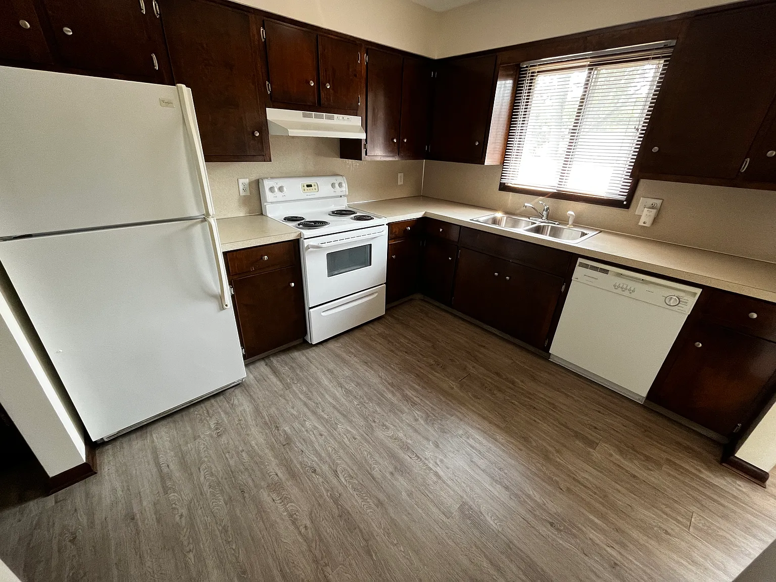 2 bed, 1025 sqft, $1,348 — Photo 2