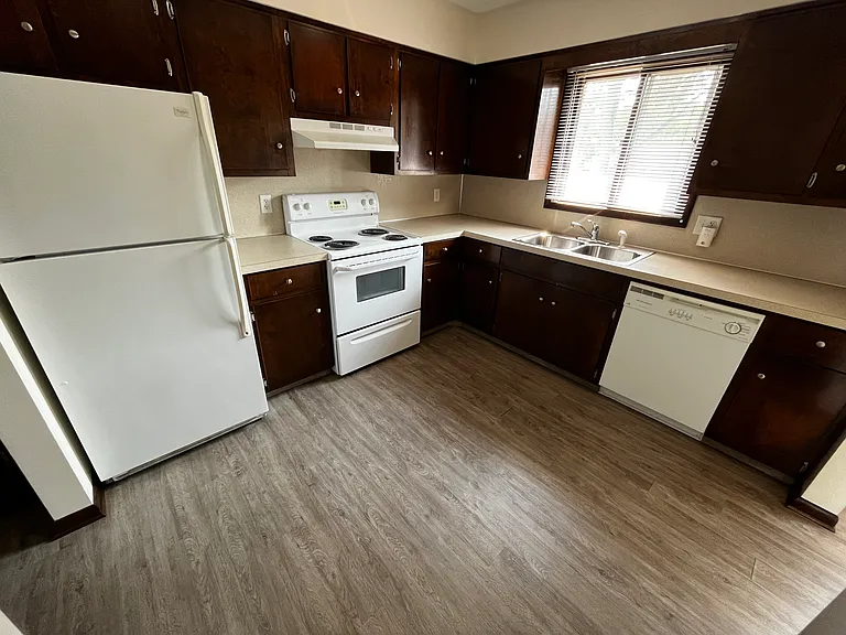428 Butternut Dr #4 — Photo 2