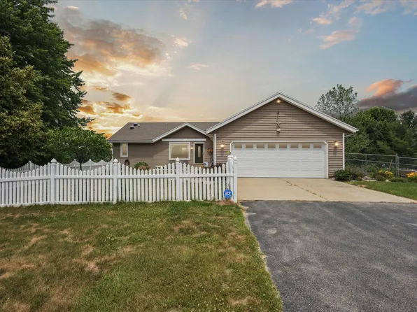 11901 Woodland Park Dr NE, Belding, MI 48809