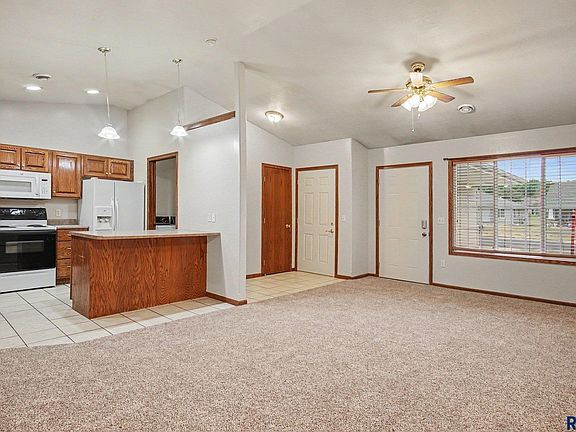 5th image of 410 9th Ave N