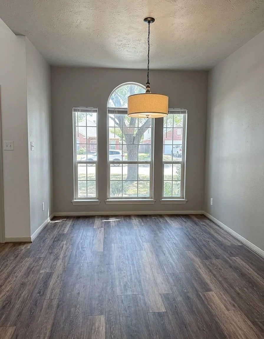 3 bed, 2.5 bath, 1659 sqft, $1,950 — Photo 3