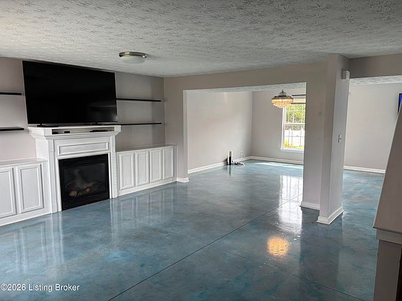 5th image of 10619 Chase Ct