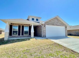 300 Oak Ave, Gentry, AR 72734