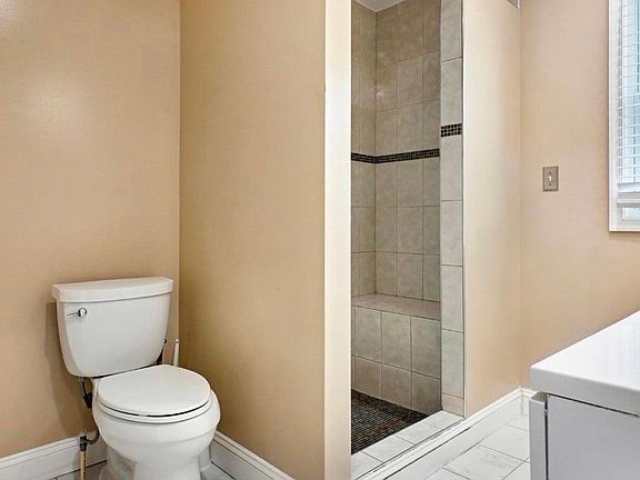 5th image of 511 Oglethorpe St NW