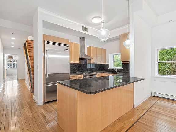 4th image of 120 E 29th St APT 1E