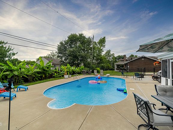 3rd image of 2529 Woodcliff Dr