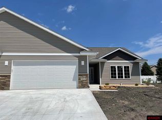 433 E Skylark Trl, Mankato, MN 56001