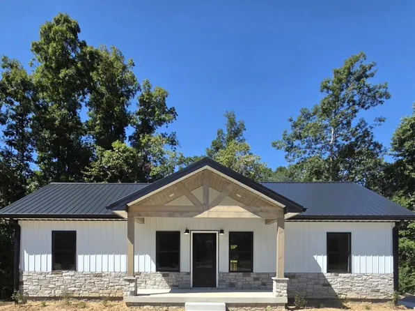 30036 Piper Dr, Bon Aqua, TN 37025